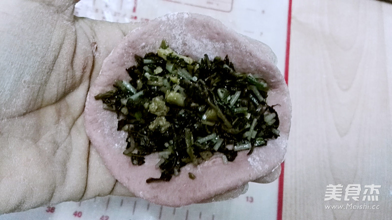 百变面食之红丝绒包子的做法步骤:8