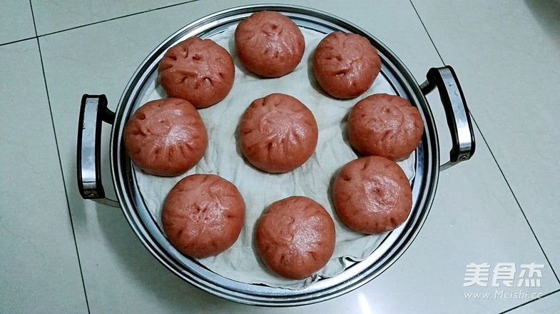百变面食之红丝绒包子的做法步骤:12
