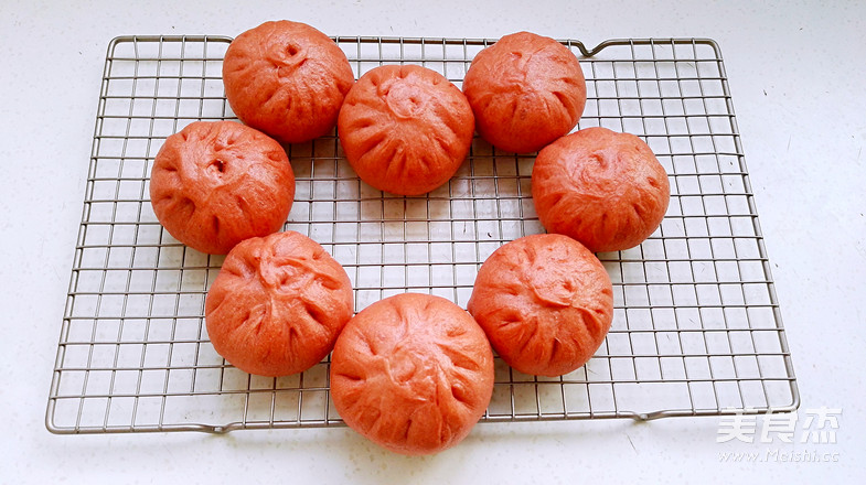 百变面食之红丝绒包子的做法步骤:15