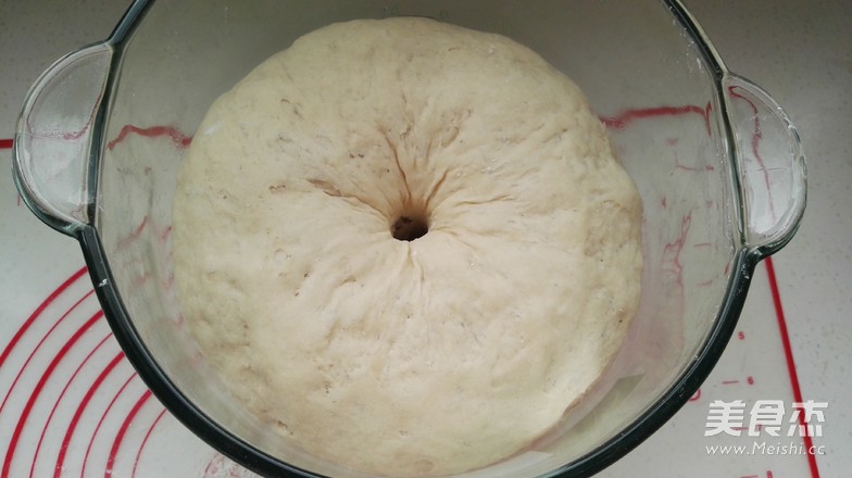 百变面食之红丝绒包子的做法步骤:2