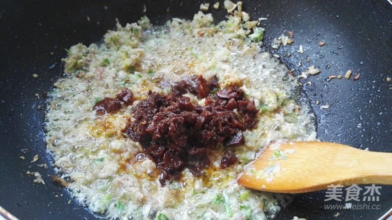 百变面食之家常生煎包的做法步骤:6