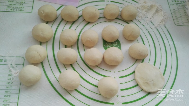 百变面食之家常生煎包的做法步骤:16