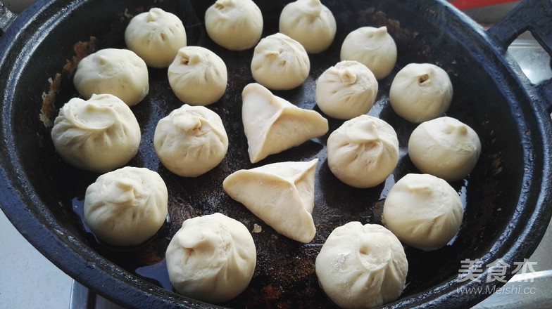 百变面食之家常生煎包的做法步骤:22