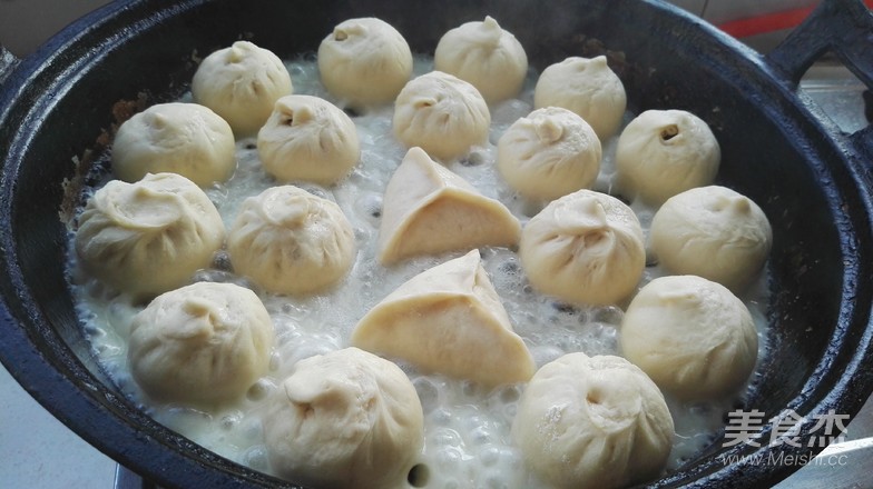百变面食之家常生煎包的做法步骤:23