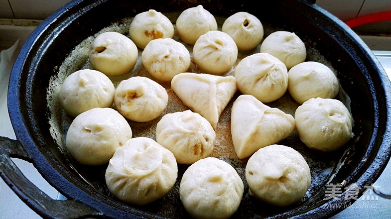 百变面食之家常生煎包的做法步骤:24