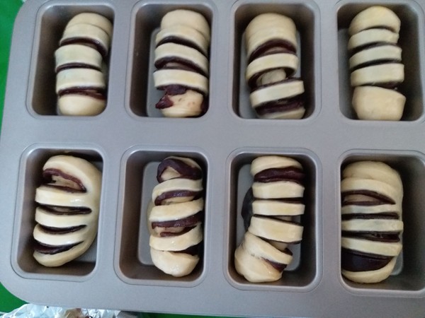 豆沙卷面包的做法步骤:13