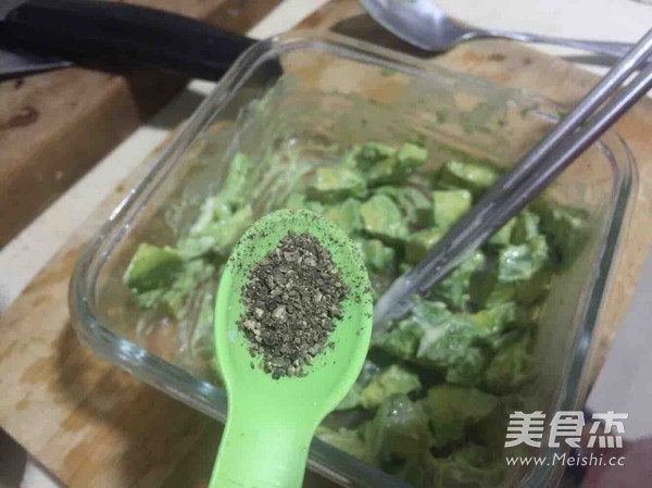 牛油果三文鱼沙拉的做法步骤：8