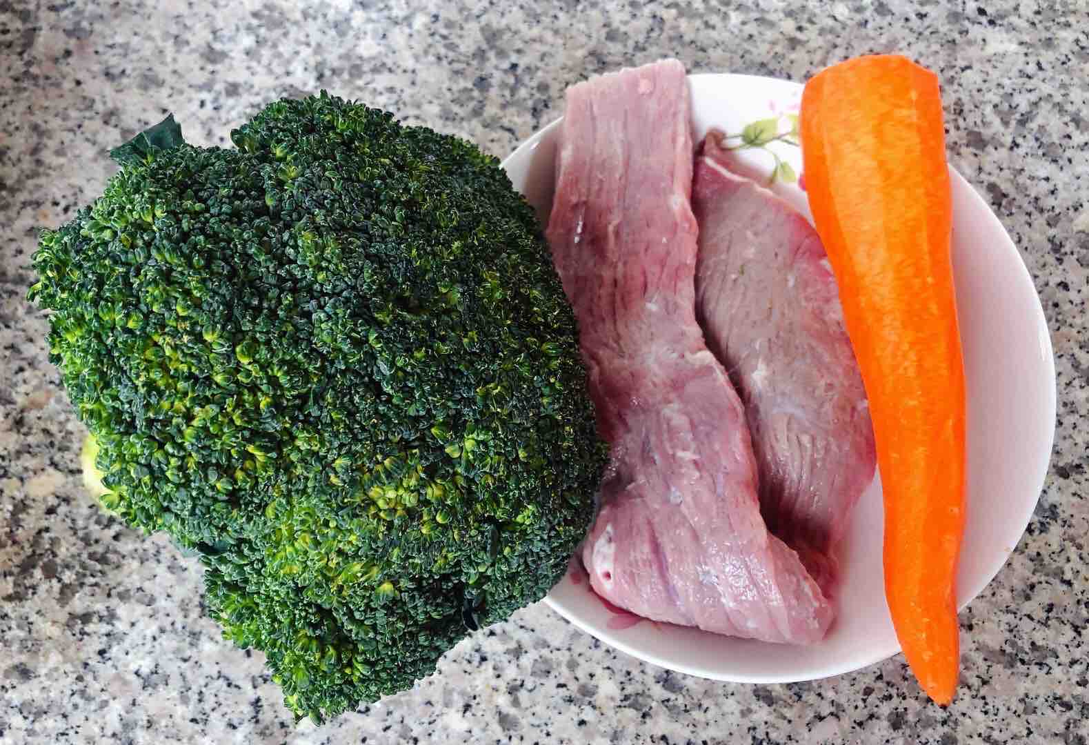 西兰花炒牛肉的做法步骤：1