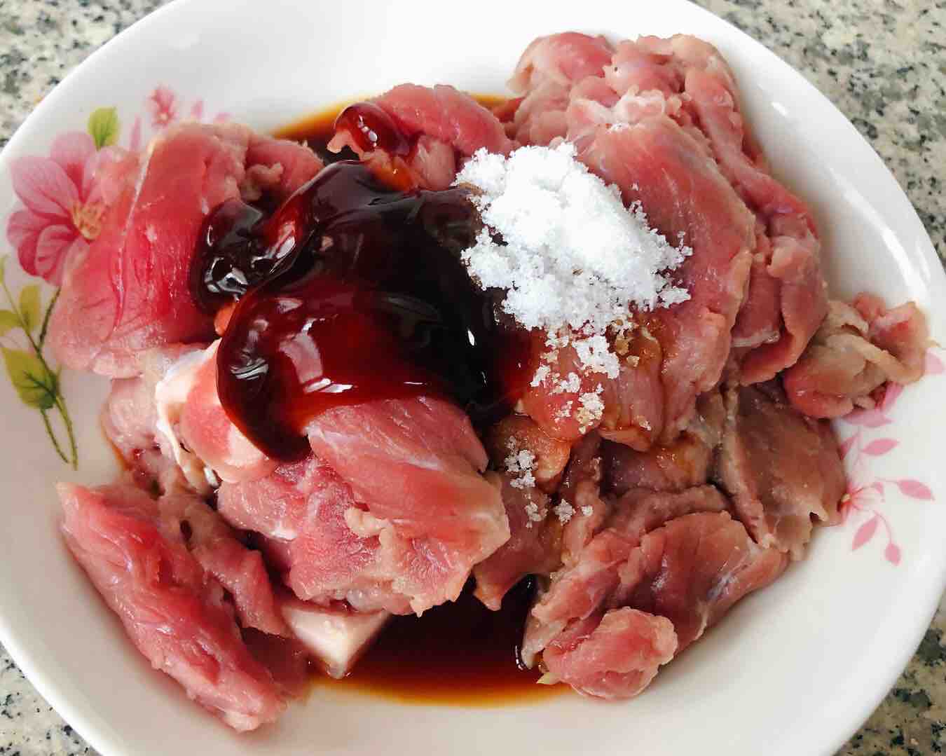 西兰花炒牛肉的做法步骤:2