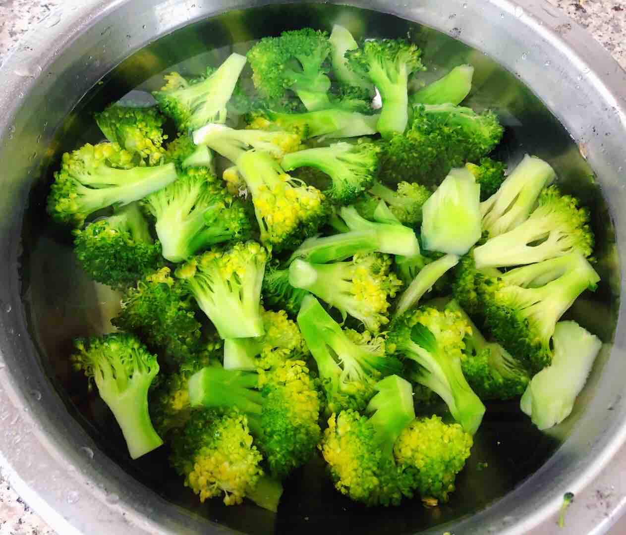 西兰花炒牛肉的做法步骤:6