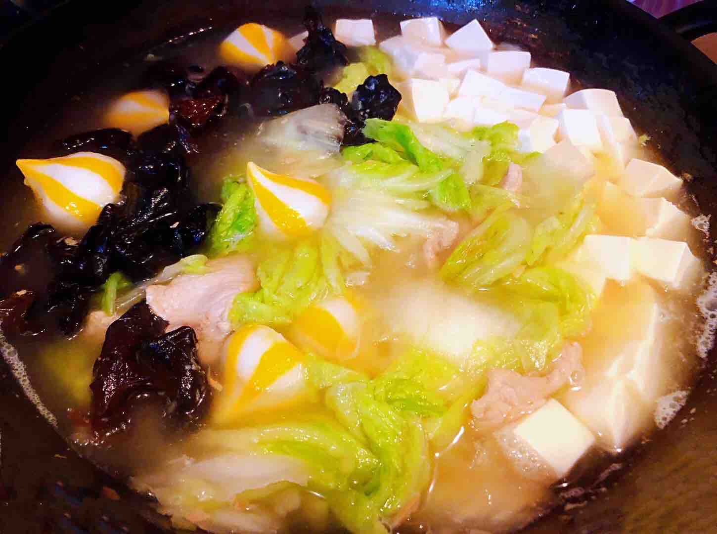 猪肉白菜海胆丸豆腐粉丝汤的做法步骤:8
