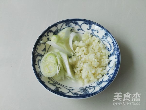 蒜蓉丝瓜的做法步骤:3