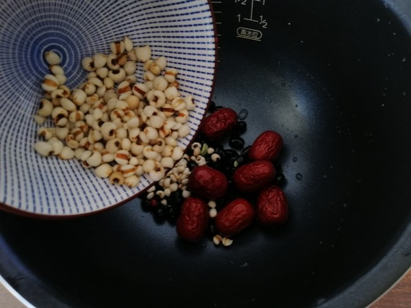 黑糯米红枣黑豆粥的做法步骤:4