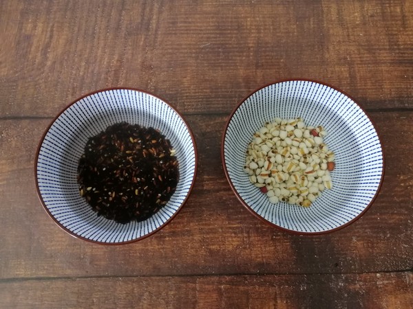 黑糯米红枣黑豆粥的做法步骤:3