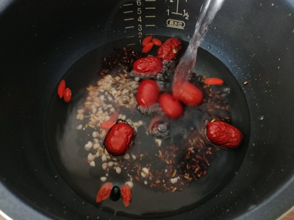 黑糯米红枣黑豆粥的做法步骤:7