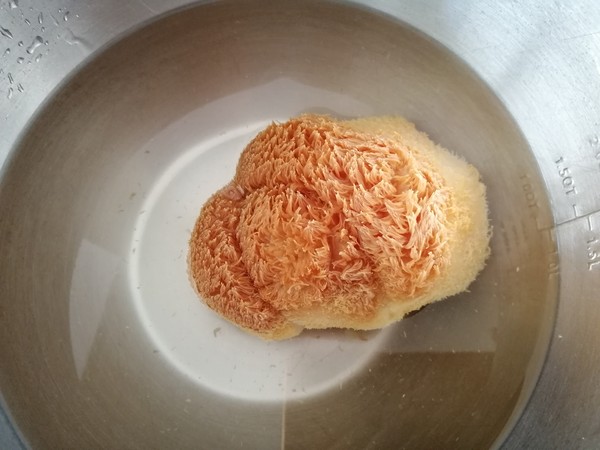 猴头菇排骨汤的做法步骤:2