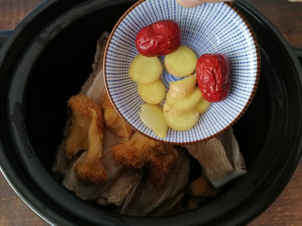猴头菇排骨汤的做法步骤:7