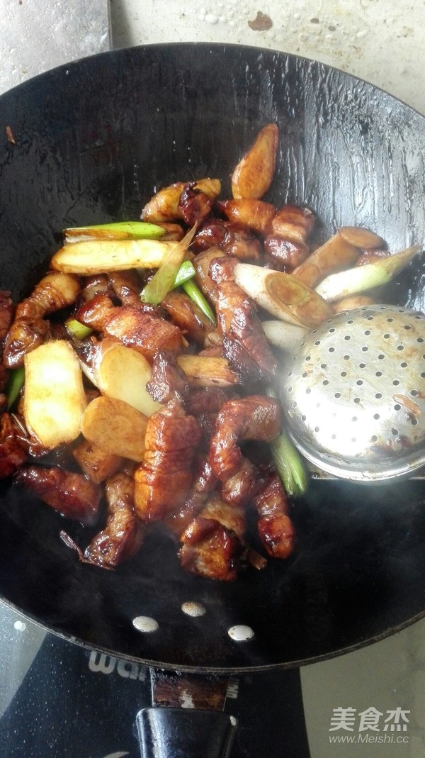 红烧肉炖铁棍山药的做法步骤：4