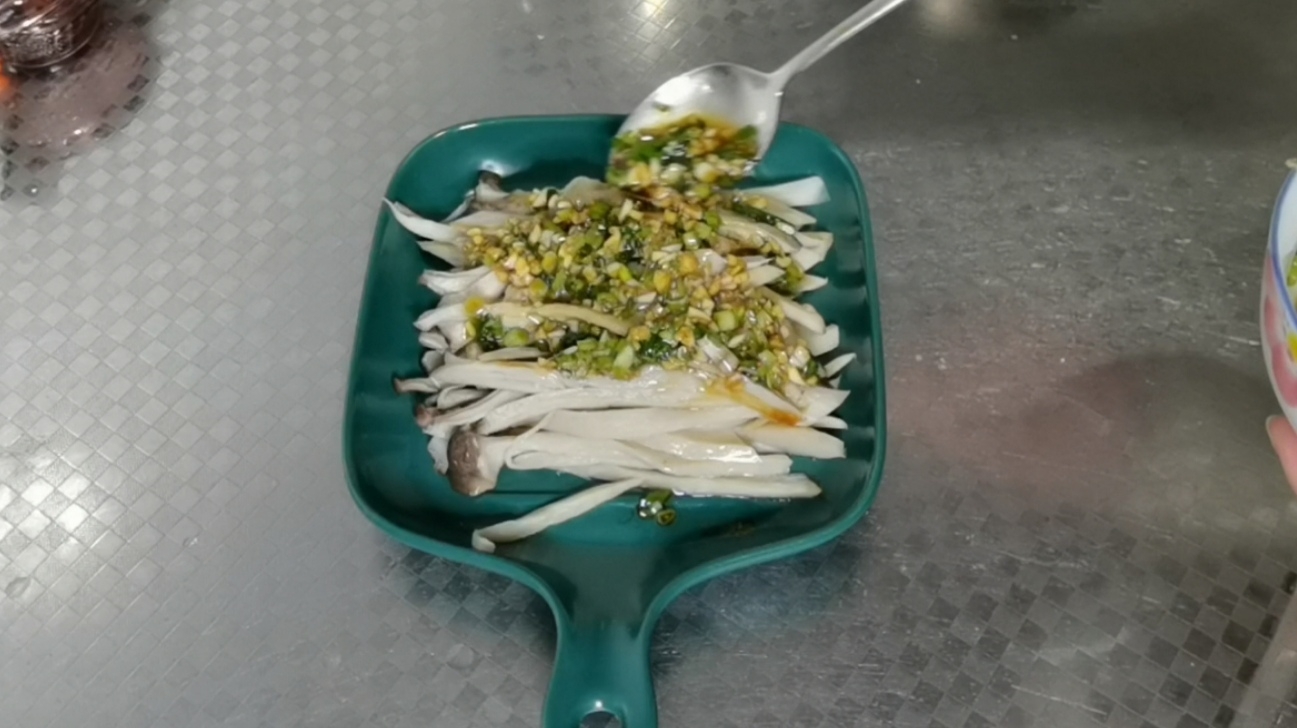 杏鲍菇不炒不炖,这样做最好吃的做法步骤:4