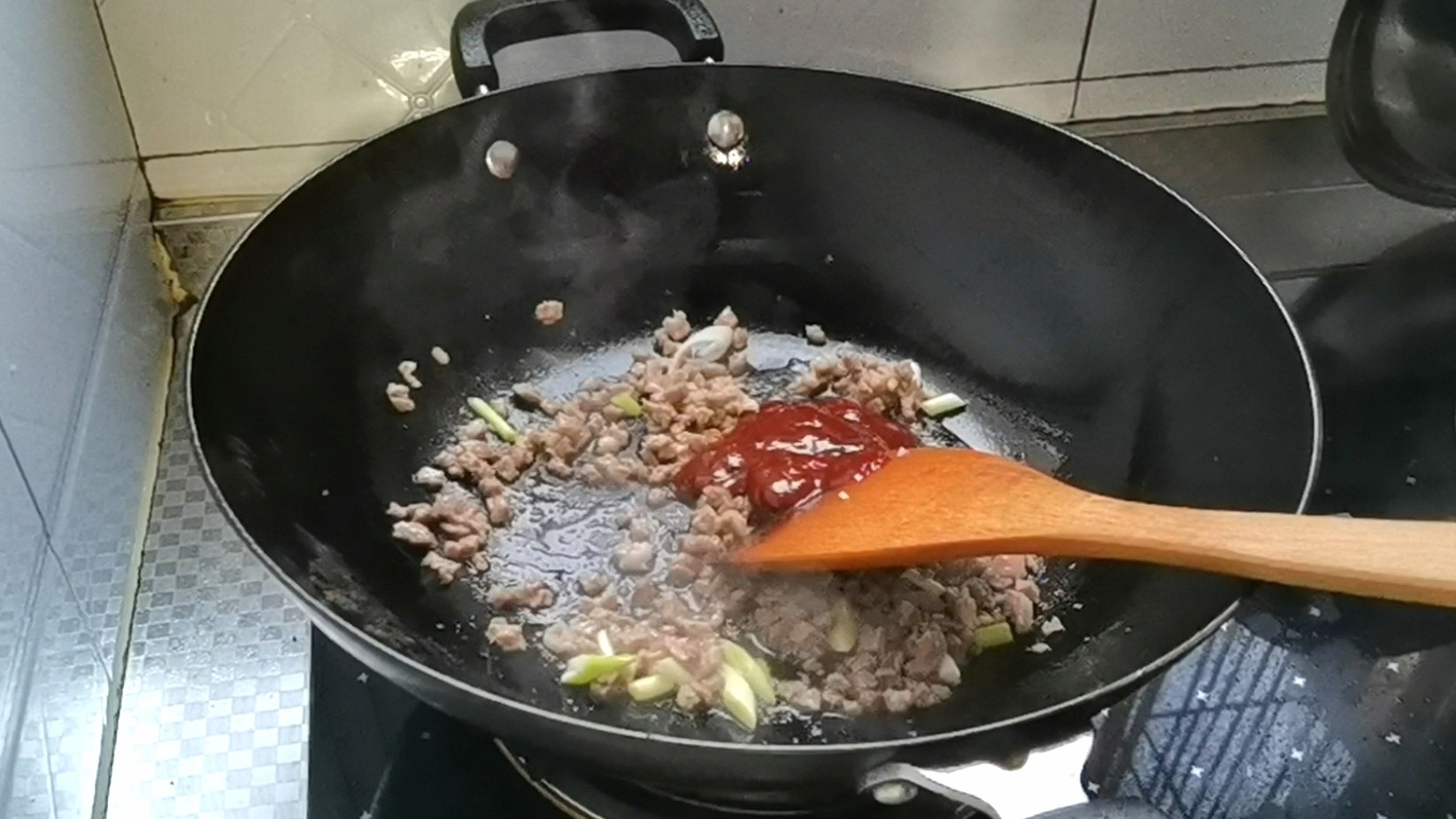 下饭神器—家常肉末烧豆腐的做法步骤：4