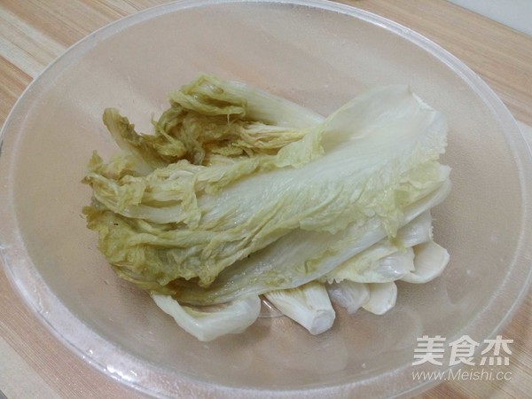 酸菜白肉的做法步骤：1