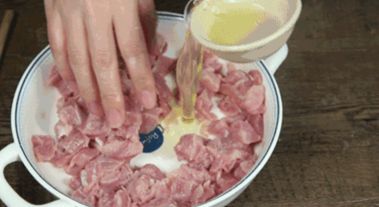 这可能是你吃过最好吃的宫保鸡丁了!的做法步骤:2