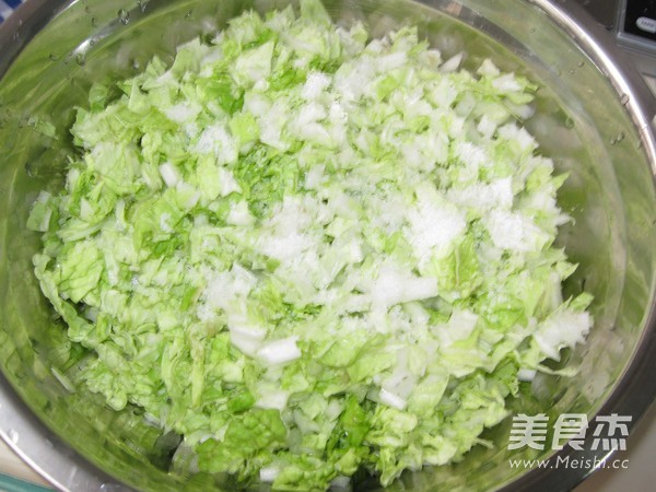 木耳白菜粉条包的做法步骤:3