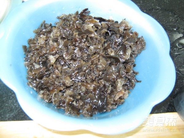 木耳白菜粉条包的做法步骤:2