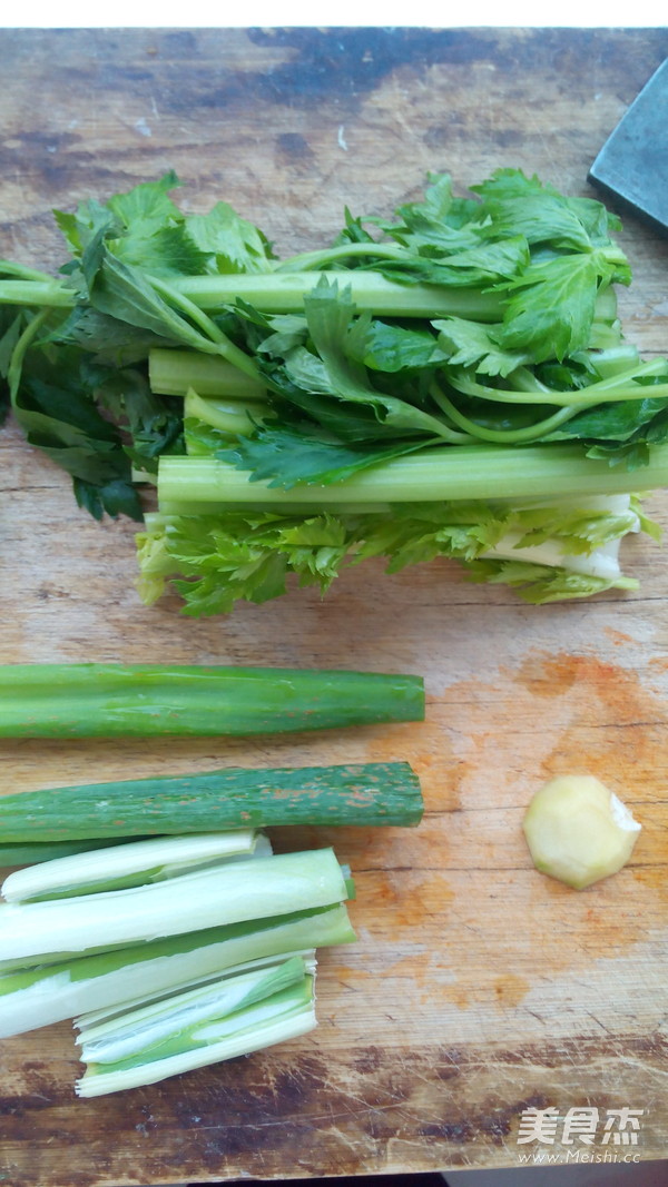 芹菜猪肉水饺的做法步骤：5