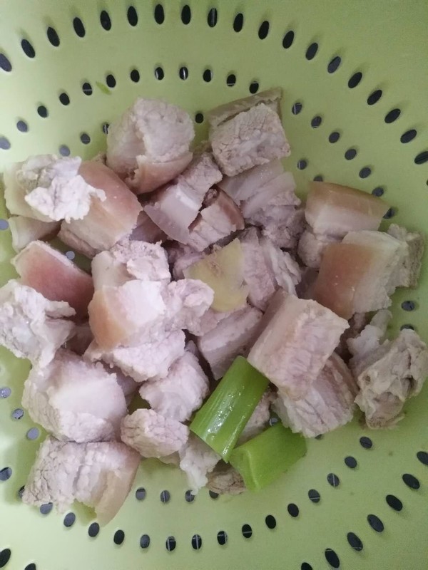 家常红烧肉的做法步骤：1