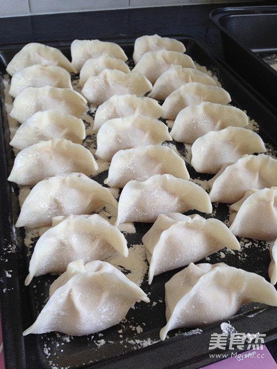 猪肉白菜虾仁水饺的做法步骤:5