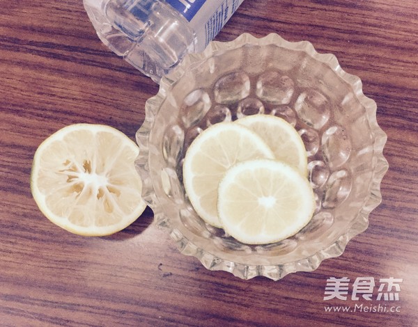 柠檬苏打水的做法步骤：3