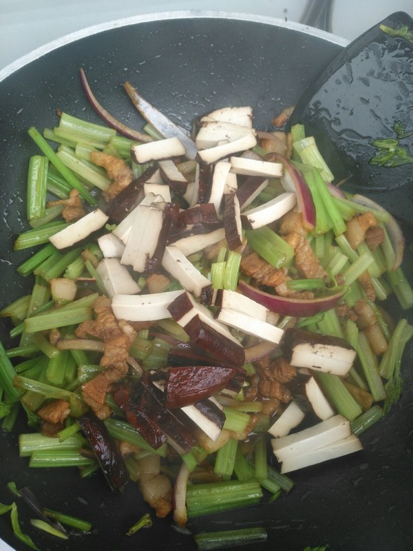 芹菜香干炒肉丝的做法步骤:10