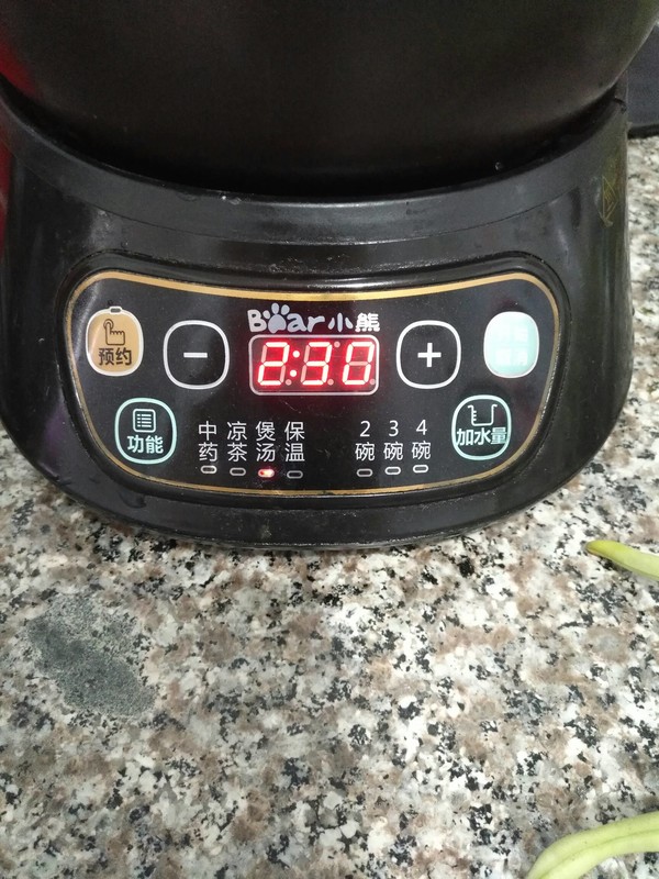 红枣枸杞乳鸽汤的做法步骤:7