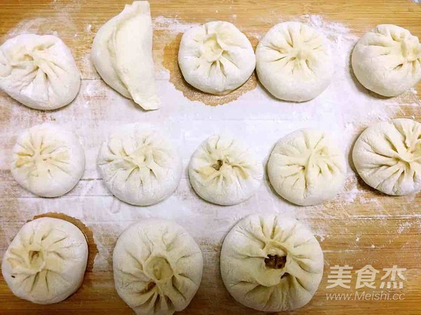 自制白菜猪肉发面包子的做法步骤:7