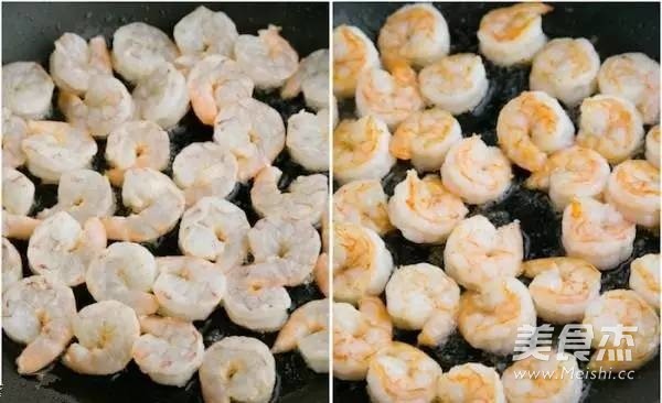 虾仁蛋炒饭的做法步骤:2