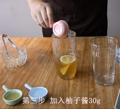柠檬柚子茶!正在横扫夏日饮品店?的做法步骤:3