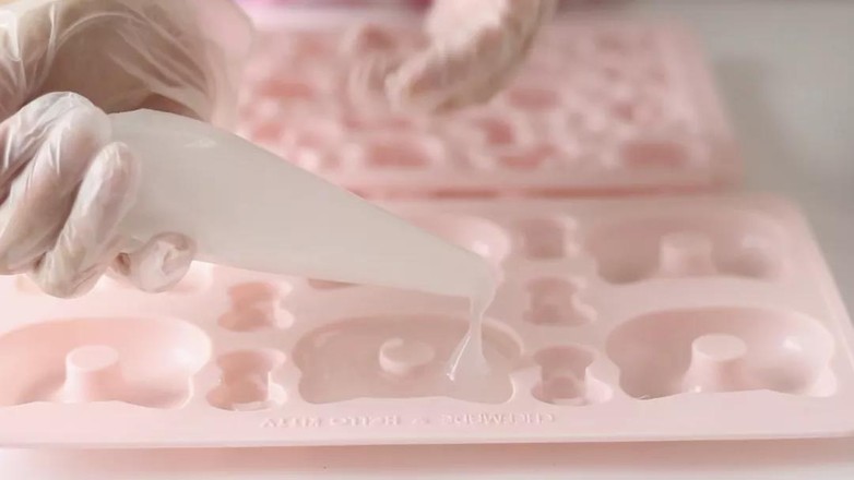 酸辣凉粉(Hello Kitty型)的做法步骤:4