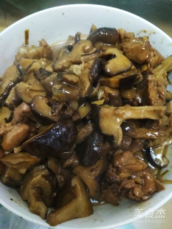 香菇烧鸡的做法步骤：4