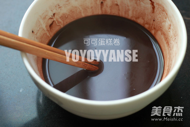 可可果酱戚风蛋糕卷的做法步骤：1