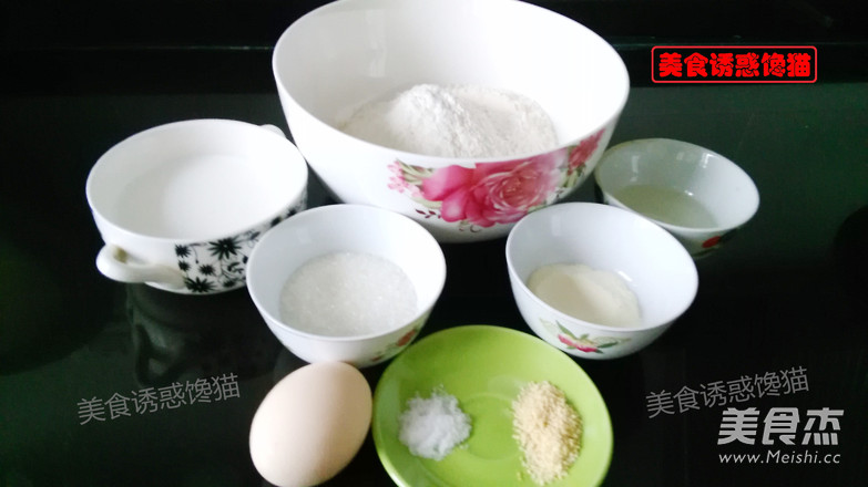 花朵大面包的做法步骤：1