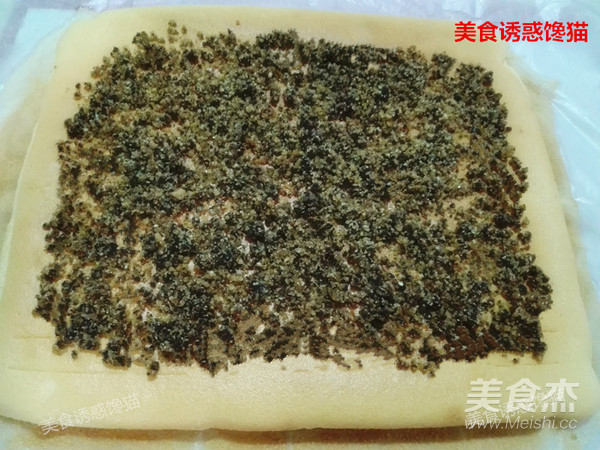 花生芝麻蛋糕卷的做法步骤：7