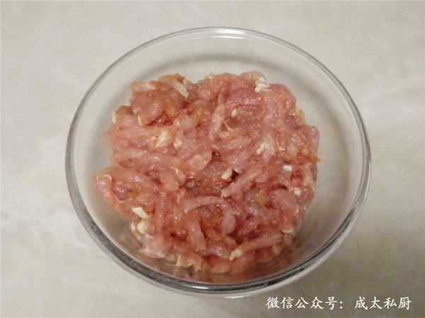 鱼香肉丝的做法步骤：1