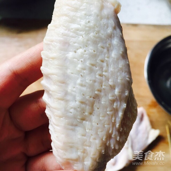 可乐鸡翅的做法步骤：1