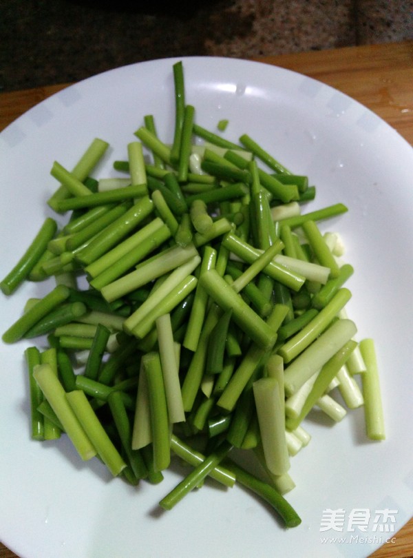 蒜薹炒肉的做法步骤:2