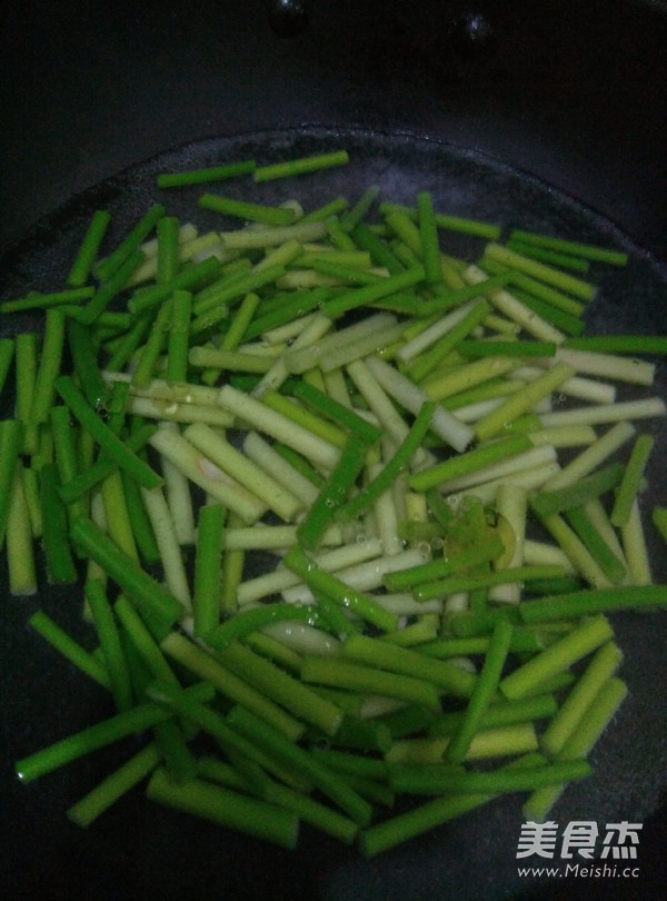 蒜薹炒肉的做法步骤:3