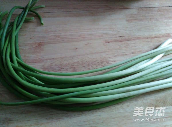 蒜薹炒肉的做法步骤：1