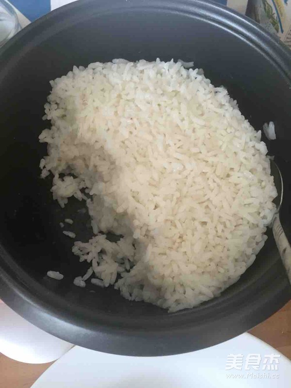 简单蛋炒饭的做法步骤：1