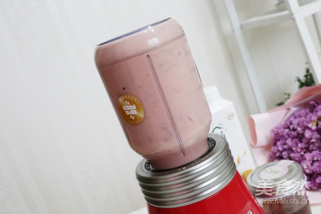正能量夏日特饮樱桃酸奶的做法步骤:4