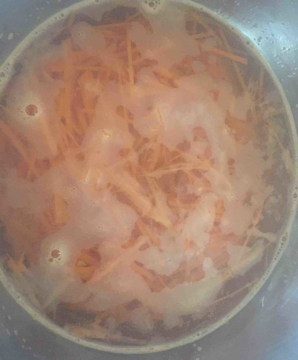 鱼香鸡丝的做法步骤：1
